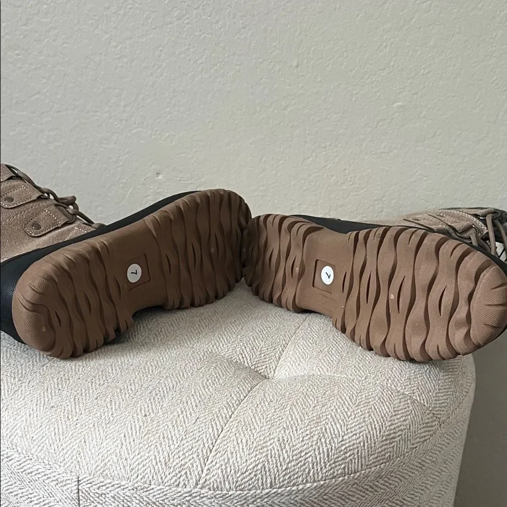 NWOT Mishansha Women's Water Resistant Mid Calf Winter Booties in Size 7